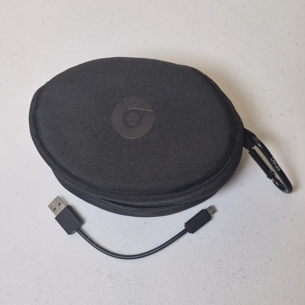 Beats by Dre Headphone Carrying Case Black Zippered Hard Shell with Carabiner
